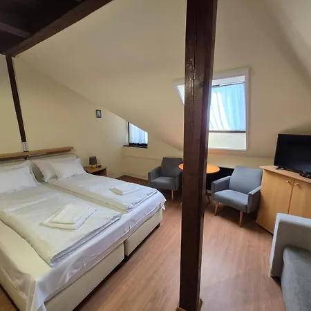 شقة Napfeny Apartmanhaz *