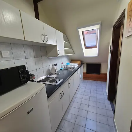 Napfeny Apartmanhaz إغير