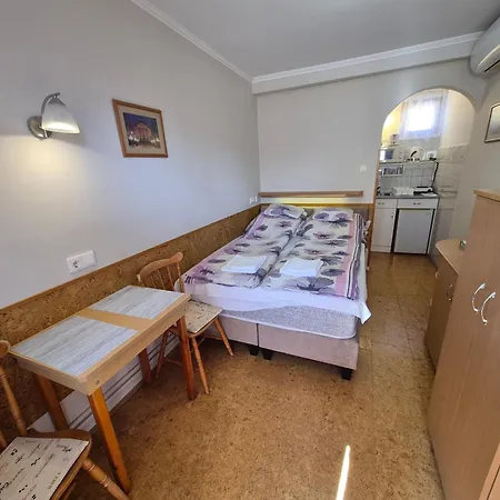 Napfeny Apartmanhaz *