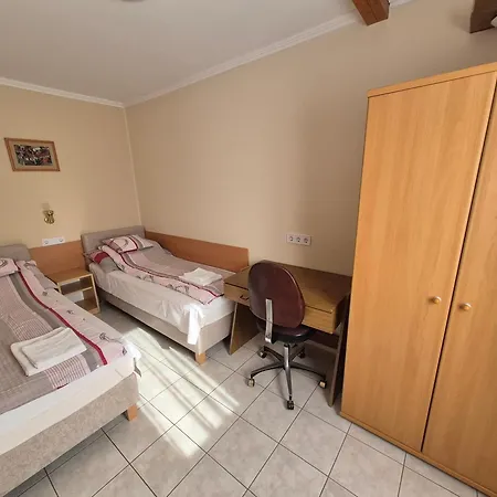 Napfeny Apartmanhaz إغير