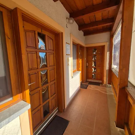 Napfeny Apartmanhaz شقة