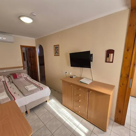 Napfeny Apartmanhaz شقة *