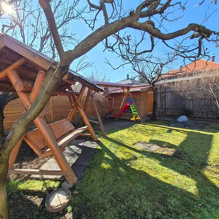 Napfeny Apartmanhaz شقة *