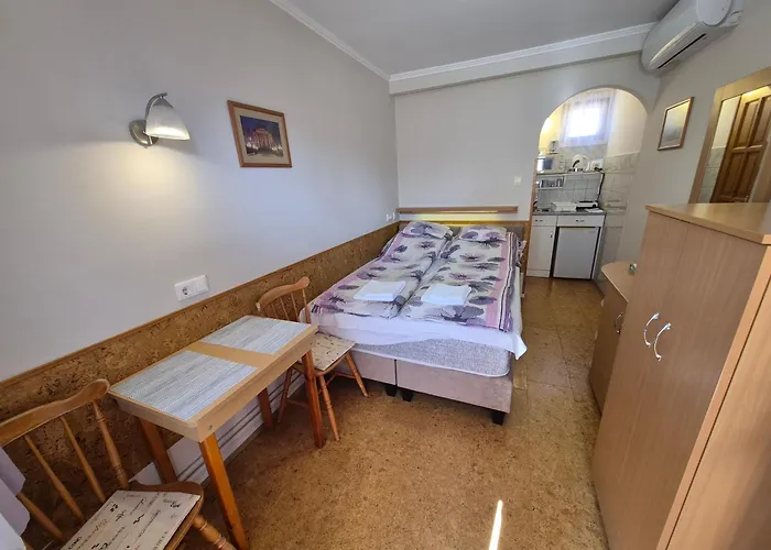 Napfeny Apartmanhaz *